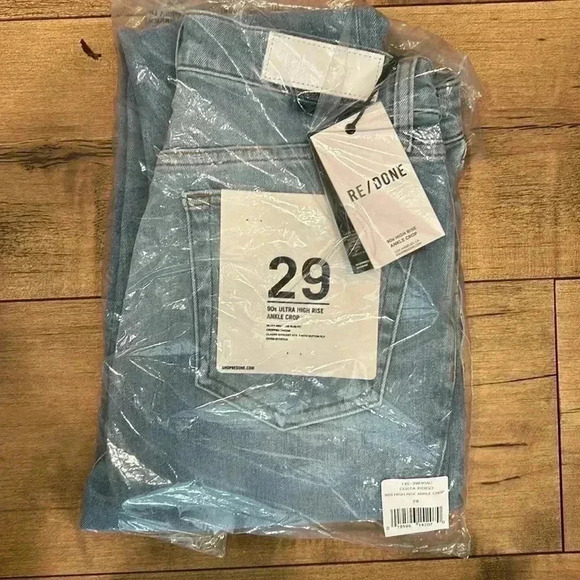 RE/DONE 90’s Ultra High Rise Ankle Crop in Costa Indigo - Picture 2 of 4